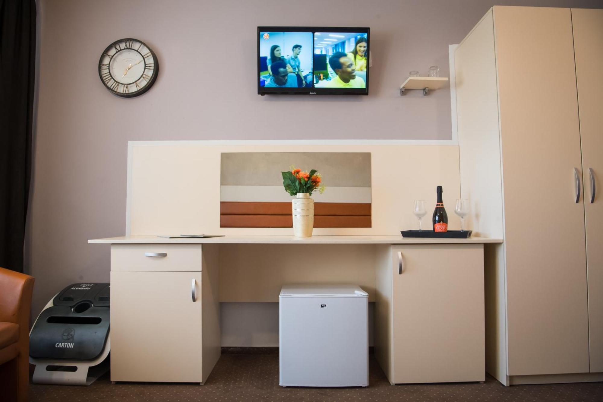 Mbi Travel Inn Craiova Luaran gambar